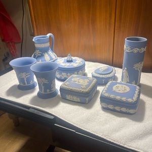A LARGE LOT OF WEDGWOOD